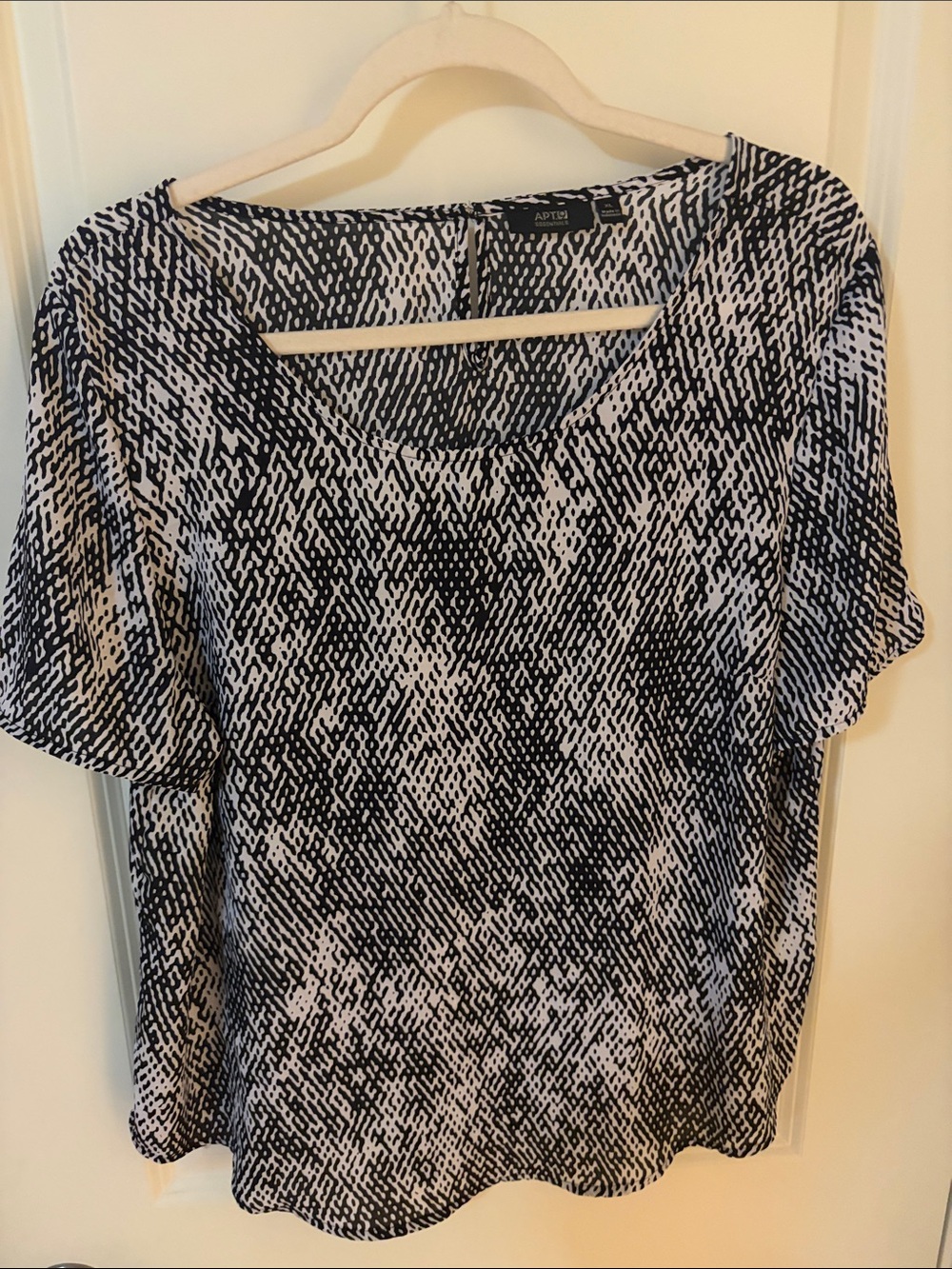 Apt. 9 Black and White Abstract Scoop Neck Tee
